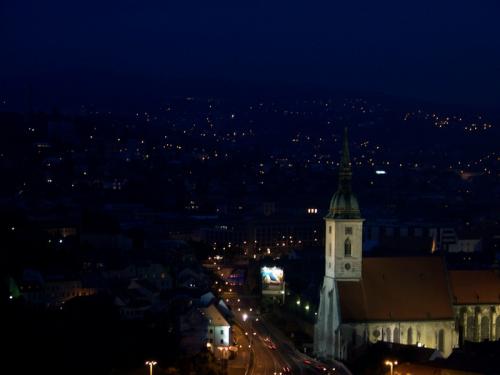 Bratislava bei Nacht (slovac_republic_100_3682.jpg) wird geladen. Eindrucksvolle Fotos aus der Slowakei erwarten Sie.
